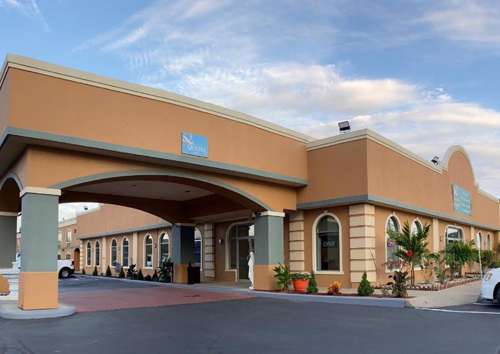 Quality Inn Вансен Екстериор снимка